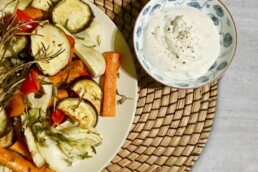 Ofengemüse mit Rosmarin und Knoblauchquark 5 Sanguinum Abnehm-Rezept: Ofengemüse mit Rosmarin und Knoblauch