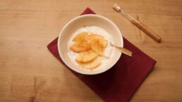 sanguinum_blog_rezepte_postings_1280x720_joghurt-mit-zimt 1 Ein kalorienarmes Abnehm-Rezept, perfekt für die Weihnachtszeit: Joghurt mit Zimtapfel