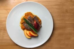 Rinderfilet mit Nektarinenspalten 5 Ein festliches Gericht: Das Sanguinum Abnehm-Rezept für Rinderfilet mit Nektarinenspalten.
