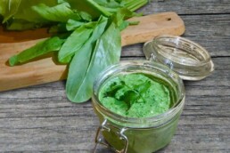Grünes Pesto-Rezept à la Sanguinum 4 Sanguinum Abnehmrezept: Grünes Pesto, kalorienarm und ohne Käse