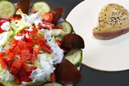 Sanguinum Abnehmrezept: Leicht angebratener Thunfisch mit Salatbeilage