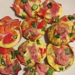 Die 11 besten Snacks zur WM 5 Sanguinum Eiermuffins mit Kochschinken und Gemüse