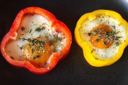 Bunte Paprika-Spiegeleier 1 Rezept für bunte Paprika-Spiegeleier. Nicht nur zu Ostern eine tolle Idee!