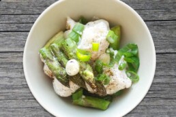 Low Carb Rezept zur Spargelsaison: Blumenkohlsalat mit grünem Spargel!