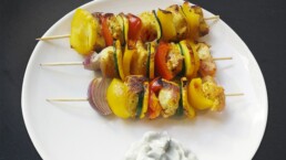 sanguinum_blog_rezepte_postings_haehnchenspiesse-mit-gemuese_1280x720 1 Sanguinum Abnehmrezept: Bunte Spieße mit Gemüse und Hähnchen