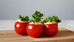 sanguinum_blog_rezepte_postings_gefuelltetomaten_1280x720 1 Gefüllte Cocktailtomaten