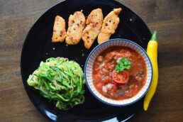 Hähnchenfilet mit Salsa und Znoodles 2 Hähnchenfilet mit Salsa und Znoodles