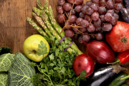 Obst und Gemüse auf einem Tisch