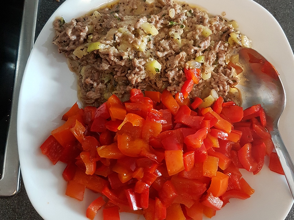 So viel Gemüse habe ich noch nie gegessen 4 Sanguinum Erfahrungen: Evas Mittagessen: Hackfleisch mit Frischkäse und Paprikagemüse